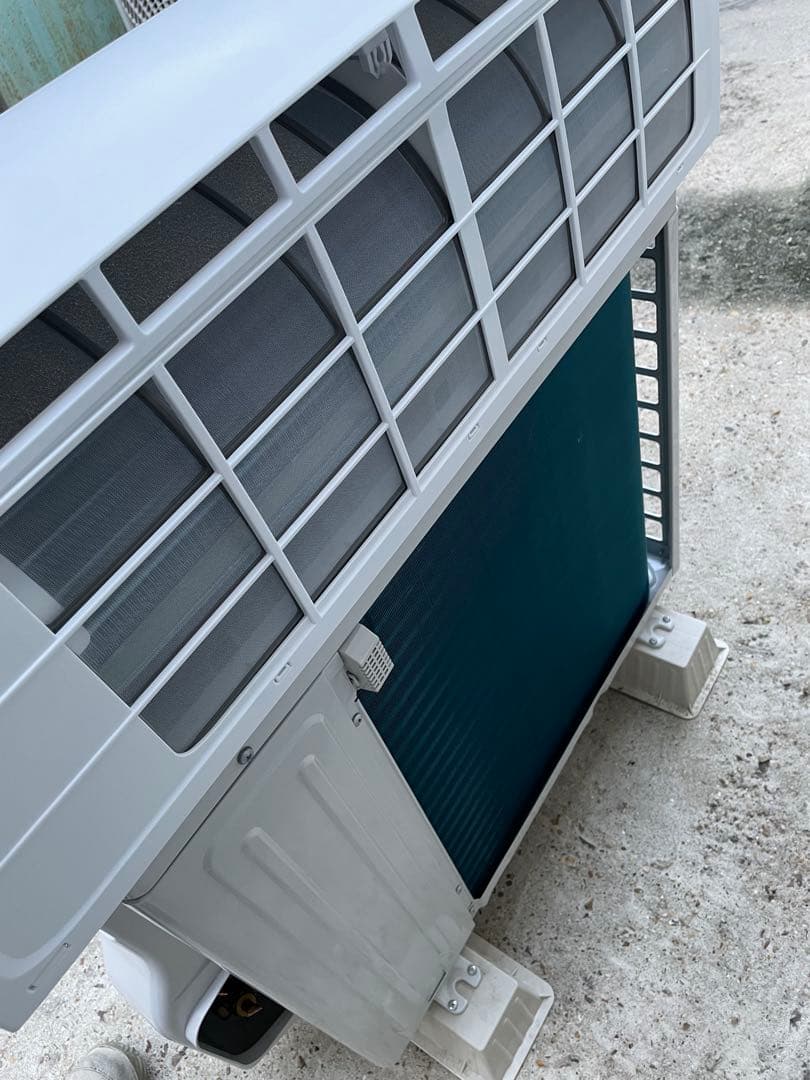 半年使用の美品　ハイセンス　6畳用エアコン　HA-S22GE4