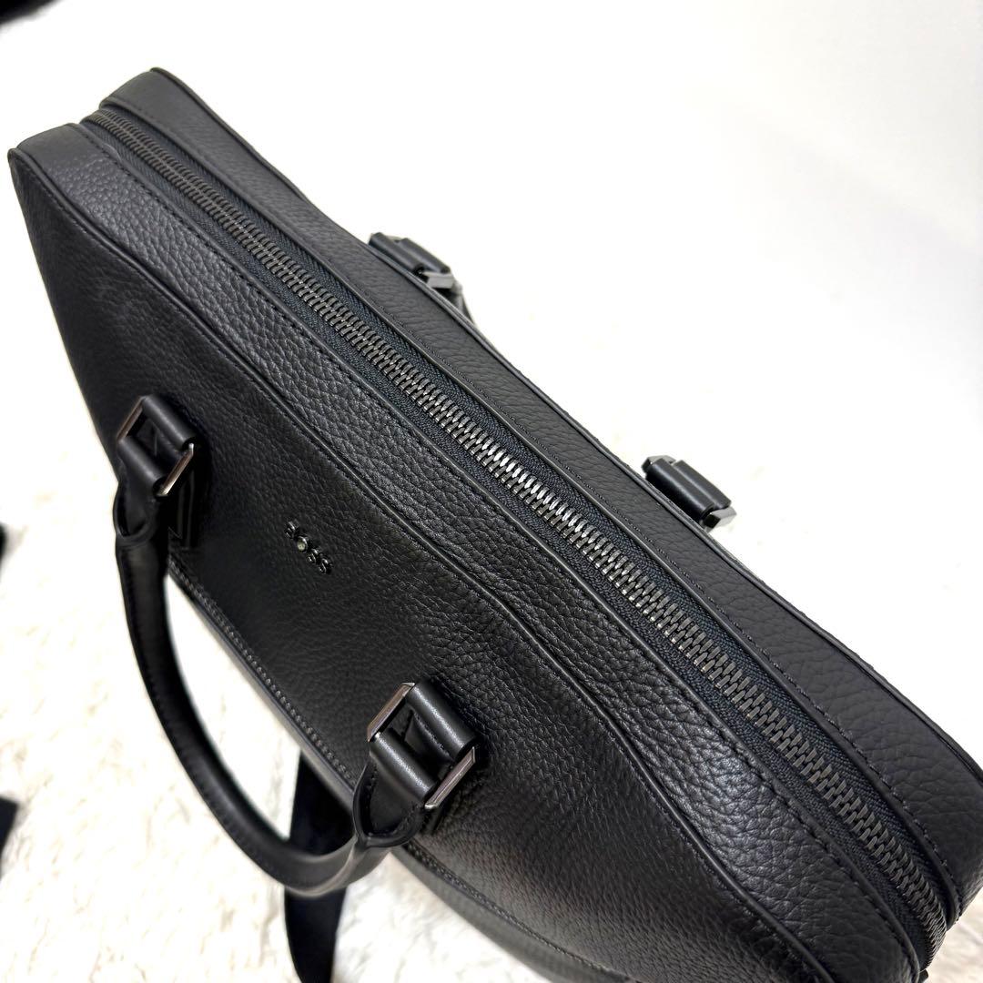 極美品　未使用に近い　ヒューゴボス　メンズ　ビジネスバッグ　ショルダーバッグ
