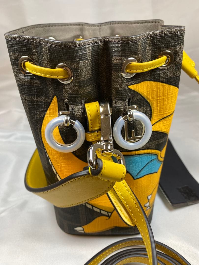 じ*ん様 新品！完売品！フェンディxフラグメントxポケモン 2way 巾着ショル