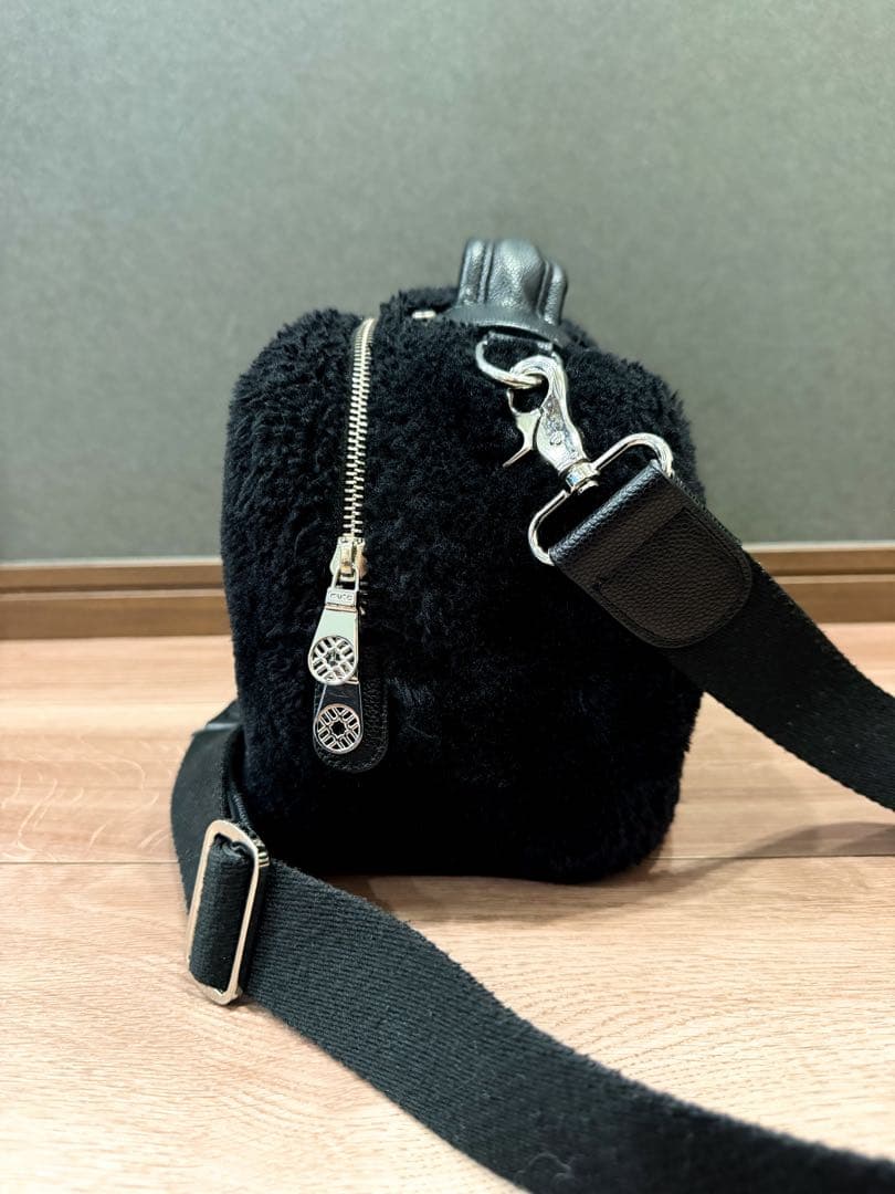 muta MARINE ボア ポーチバッグ