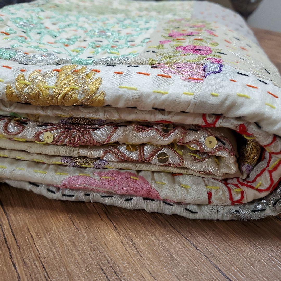 パッチワーク刺繍マルチカバー　ラリーキルト　シングルベッドg