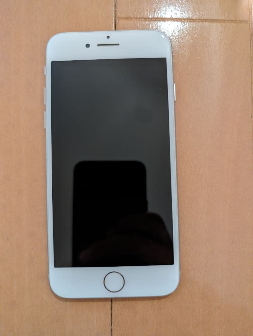 iPhone8 シルバー　64GB SIMフリー