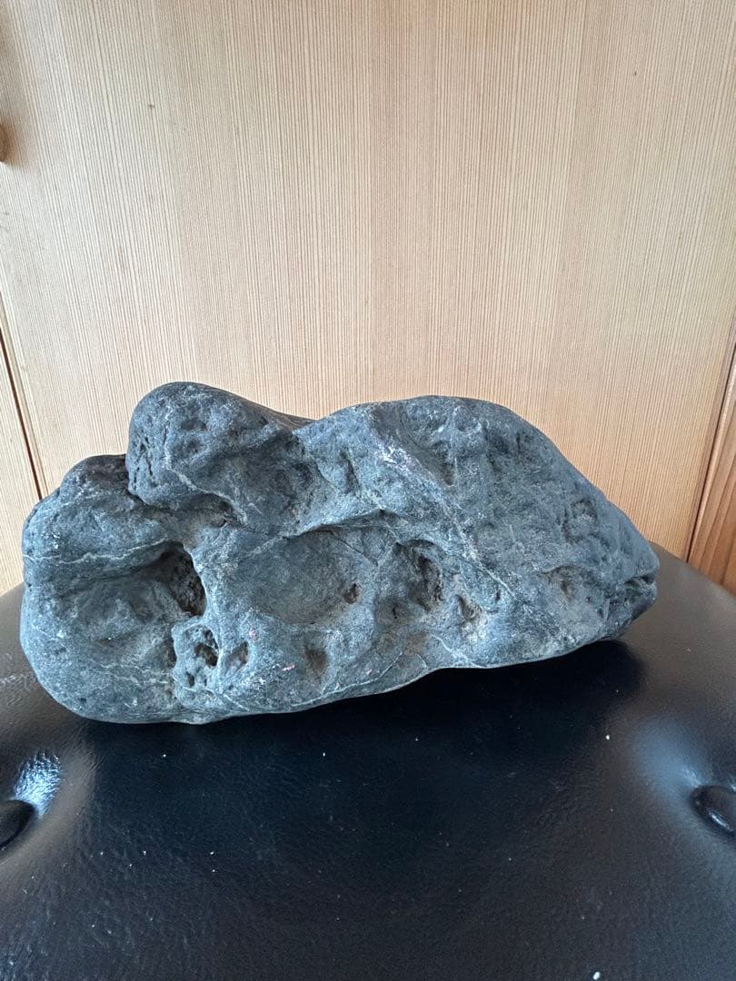 新潟県南魚沼市　水無川産　八海石　うぶ石　今後なかなか出て来ない一石です！