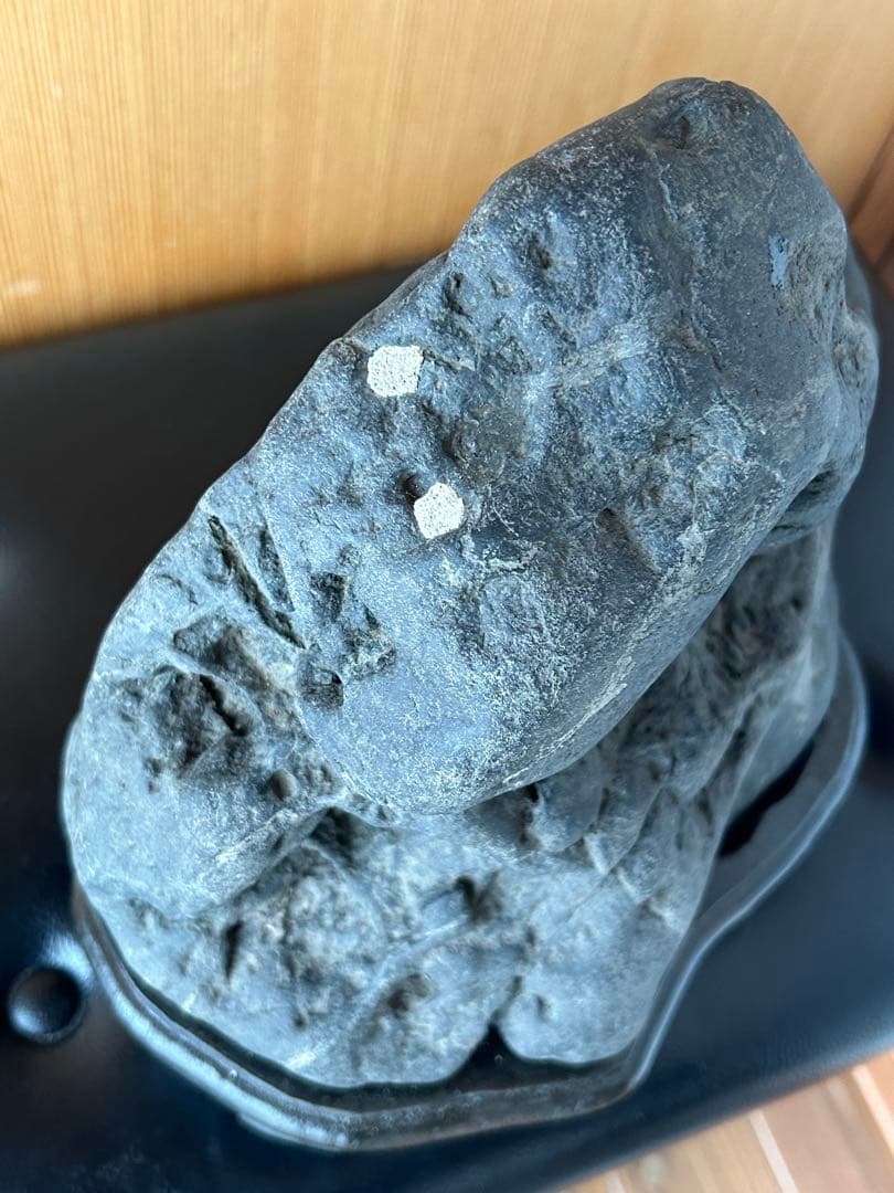 新潟県南魚沼市　水無川産　八海石　うぶ石　今後なかなか出て来ない一石です！