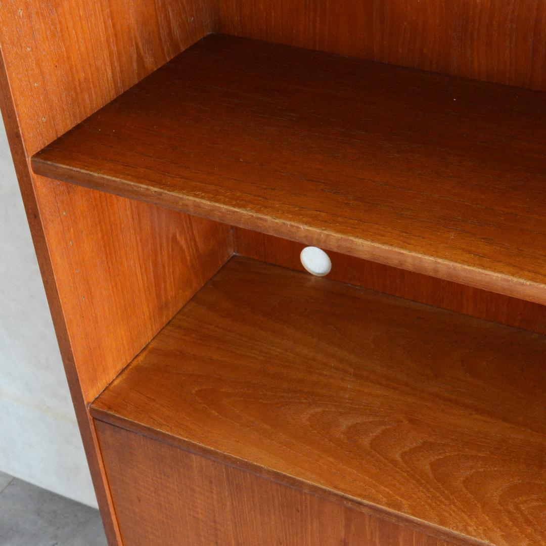 デンマーク 北欧ヴィンテージ チークシェルフ カップボード フラップ扉 北欧家具