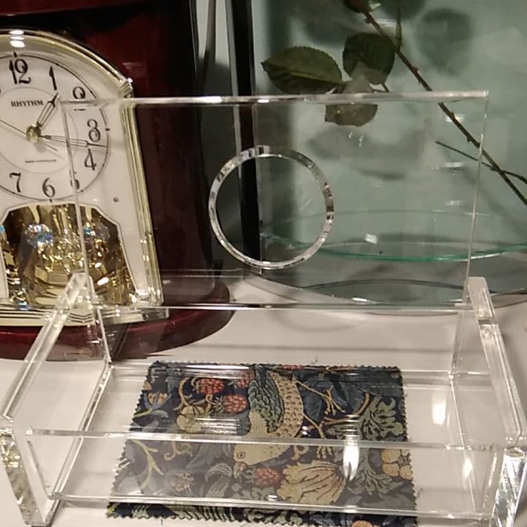 お洒落なで、美しいテイシュボックスです。　　高島屋で14000円でした。