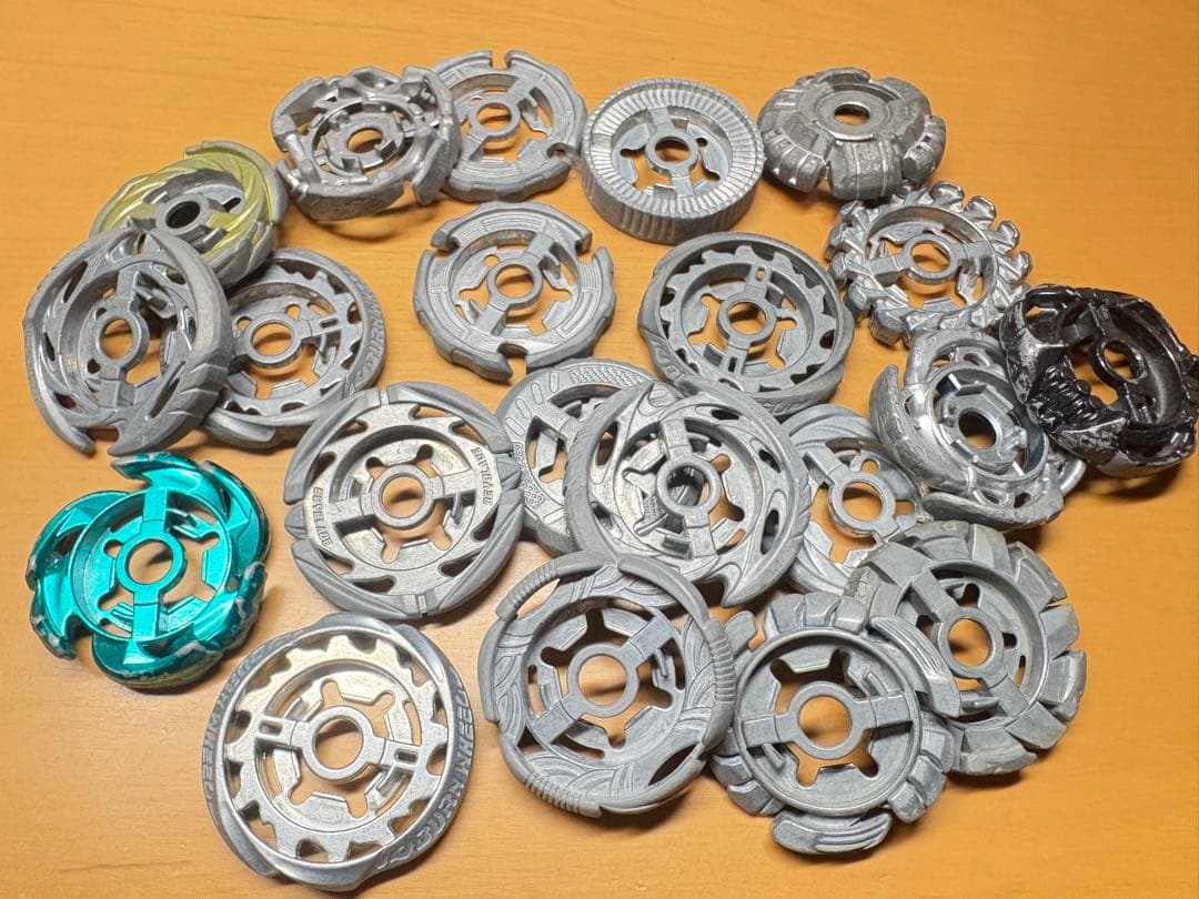 【豪華まとめ売り】ベイブレード 大量セット ランチャー・グリップ・各種パーツ付