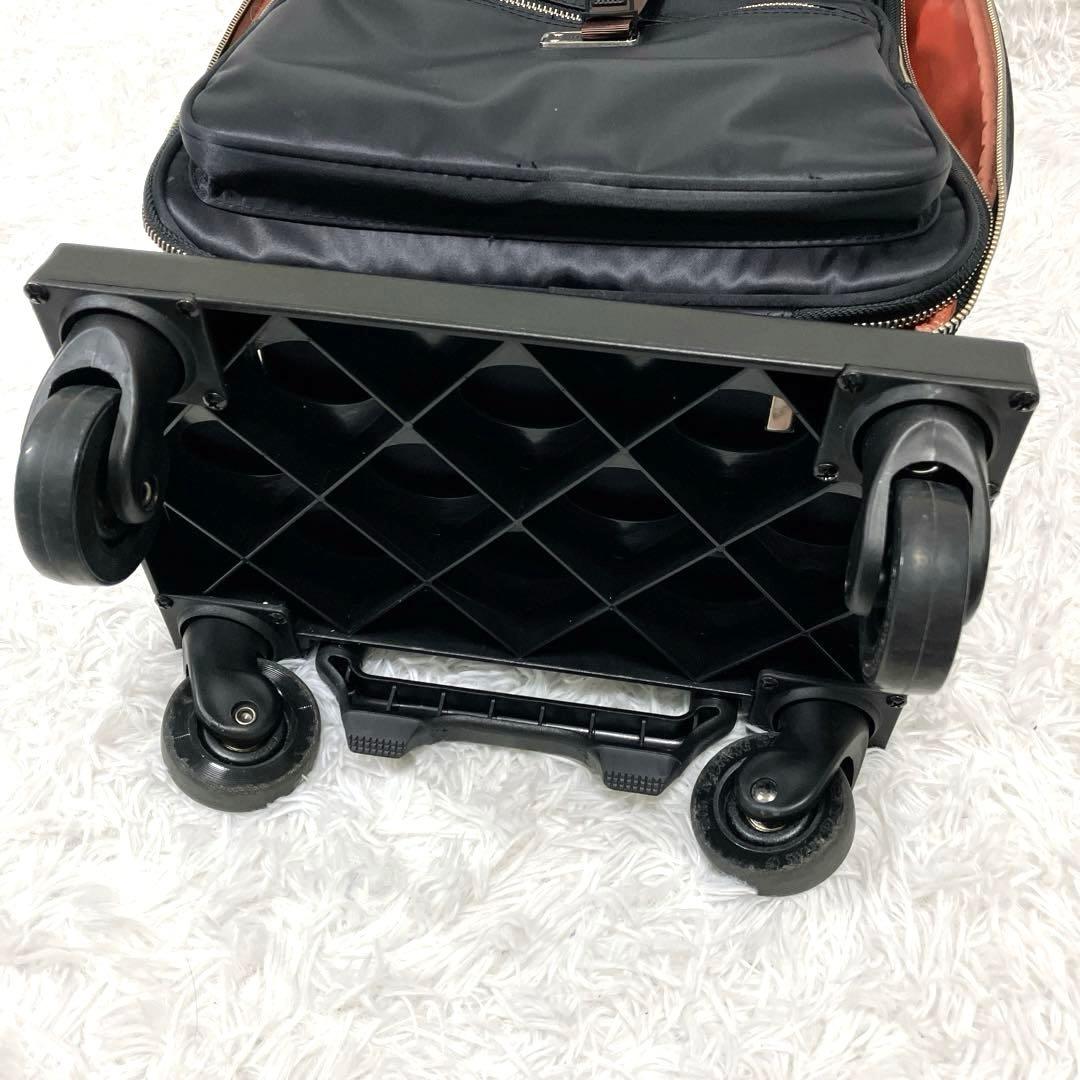 SWANY　キャリーバッグ　20L　座面付き　イス付き　光沢有り　四輪キャスター