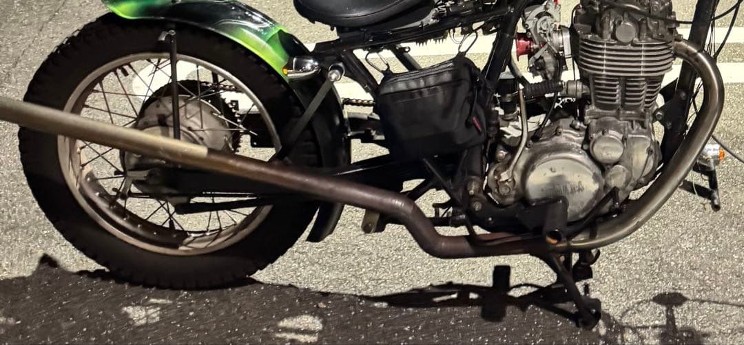 SR400マフラー　lmahuk