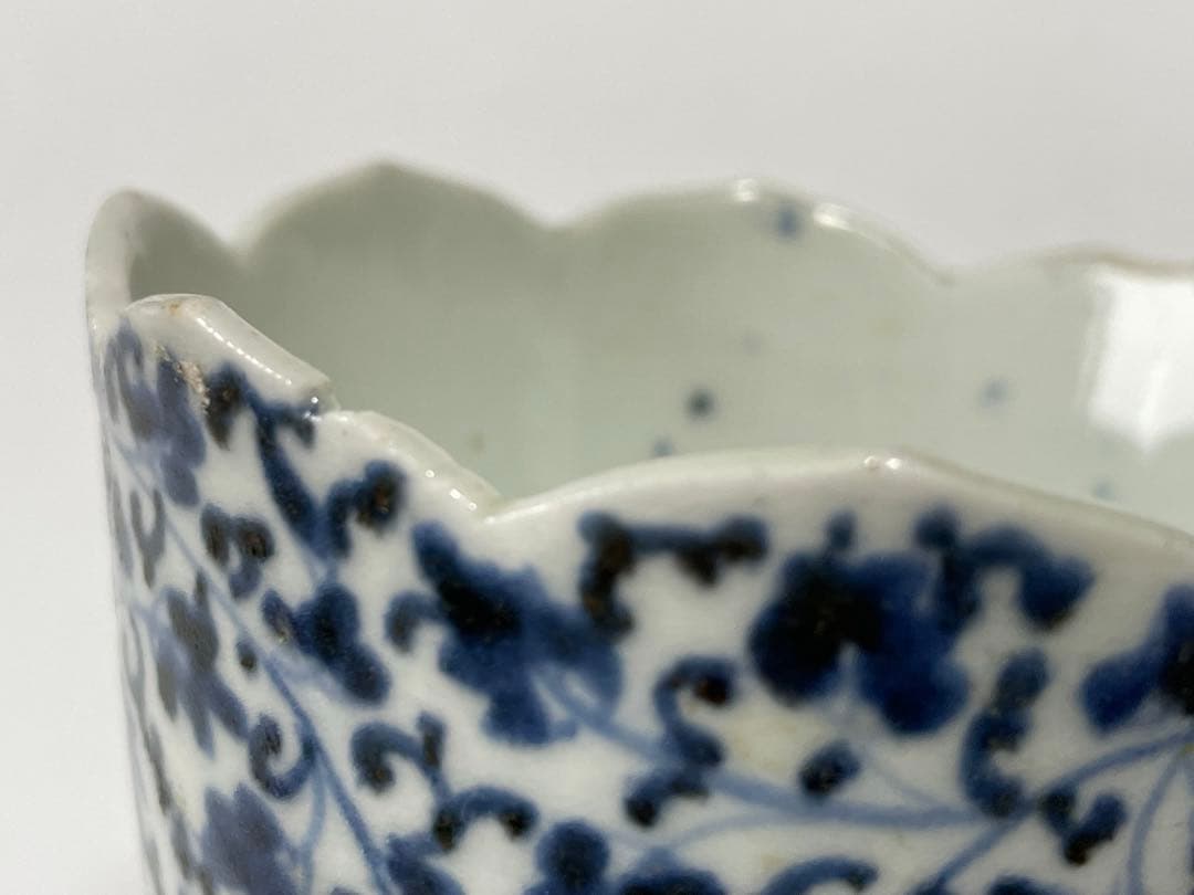 骨董　アンティーク　蕎麦猪口　輪花　染付　微塵唐草文様　フリル　カップ