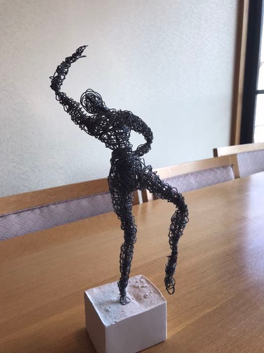 ワイヤーアート「ダンス」
