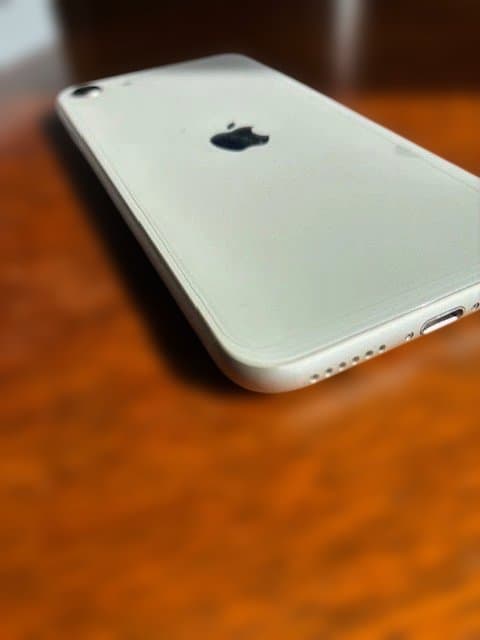 iPhone SE 第3世代　スターライト