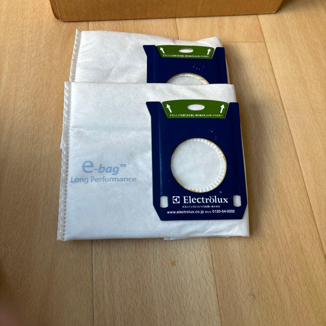 Electrolux ergothree EET530CBキャニスター掃除機