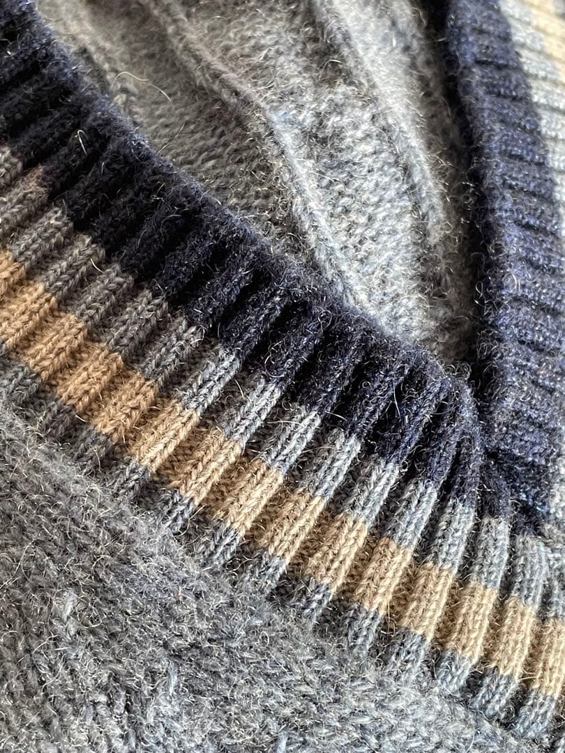 新品未使用【ウィリアムロッキー】サイズ40カシミヤ100%Vネックセーター