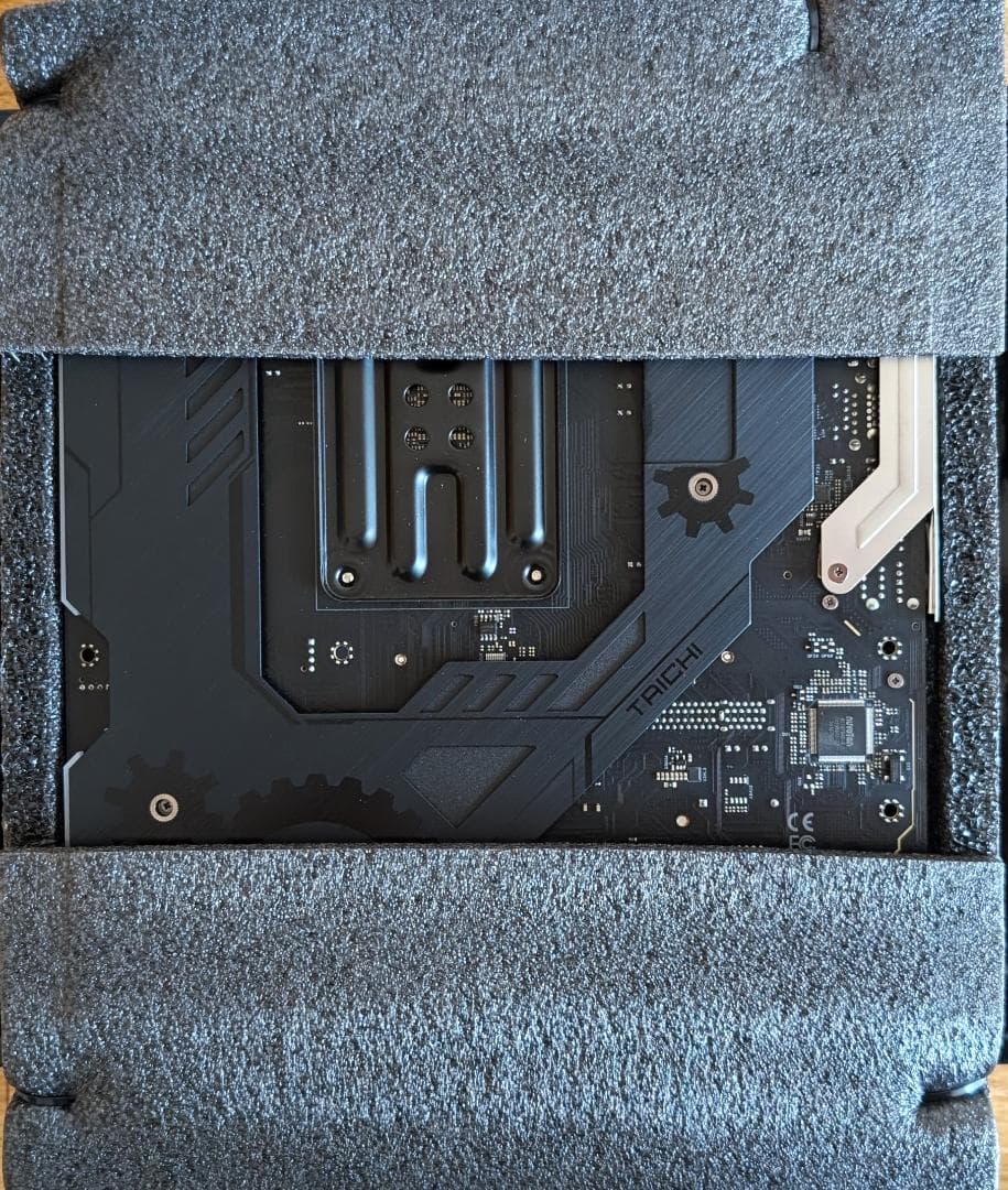 【新品・未使用】ASRock B550 Taichi ATXマザーボード