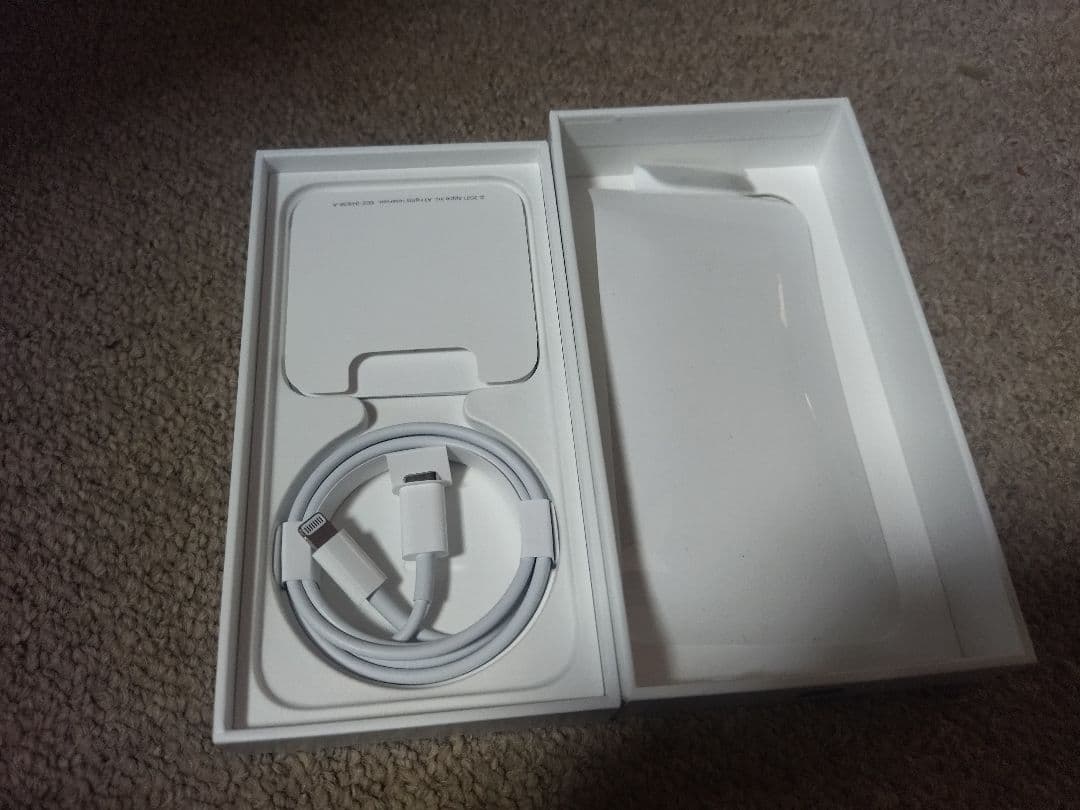 iPhone 13 mini 256GB ミッドナイト + シリコンケース