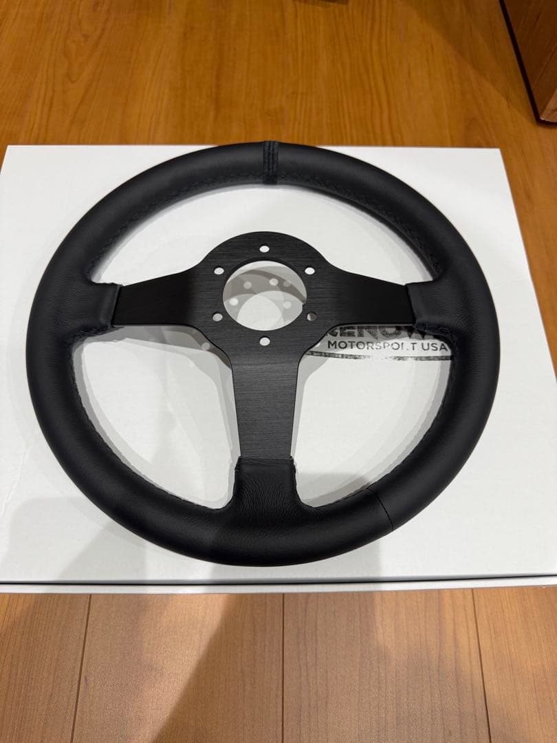 Renown ステアリング ブラックレザー レナウン