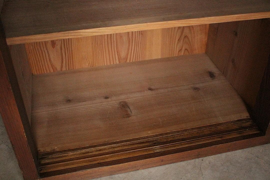 古く味のある木枠格子ガラス戸棚　食器棚　水屋　キャビネット　古家具