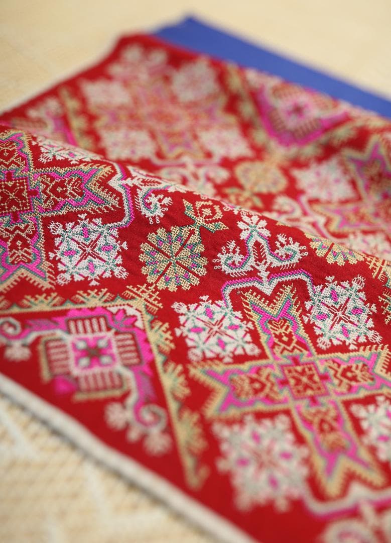 ミャオ族 伝統挑花刺繍 太陽生長紋×花樹文様 手仕事 アンティーク古布 民藝