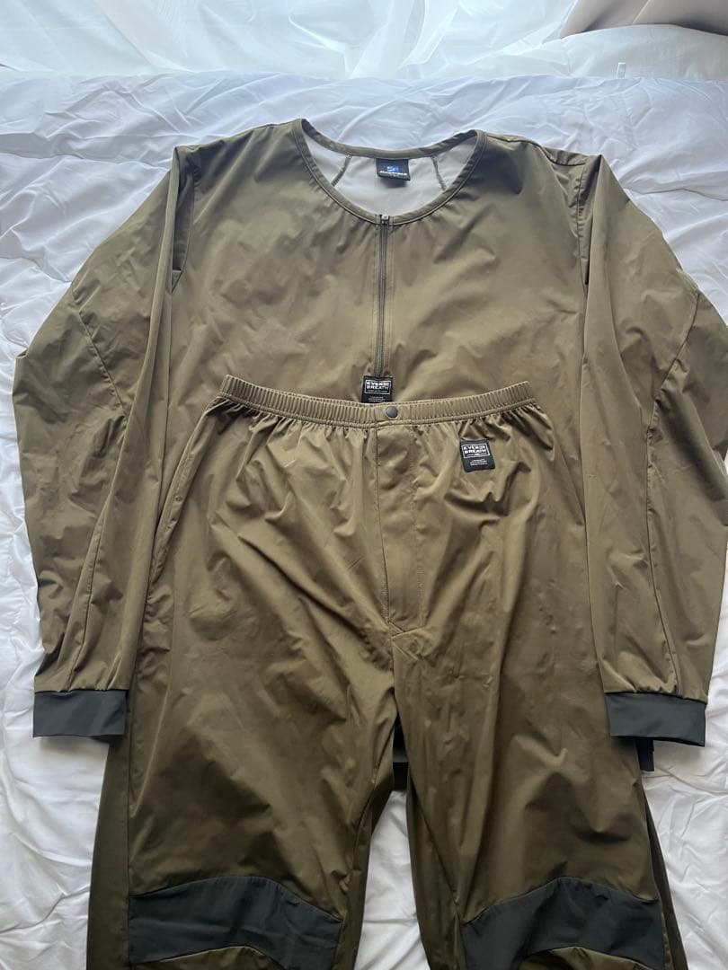 finetrack オリーブ ジップ付き長袖上下セット