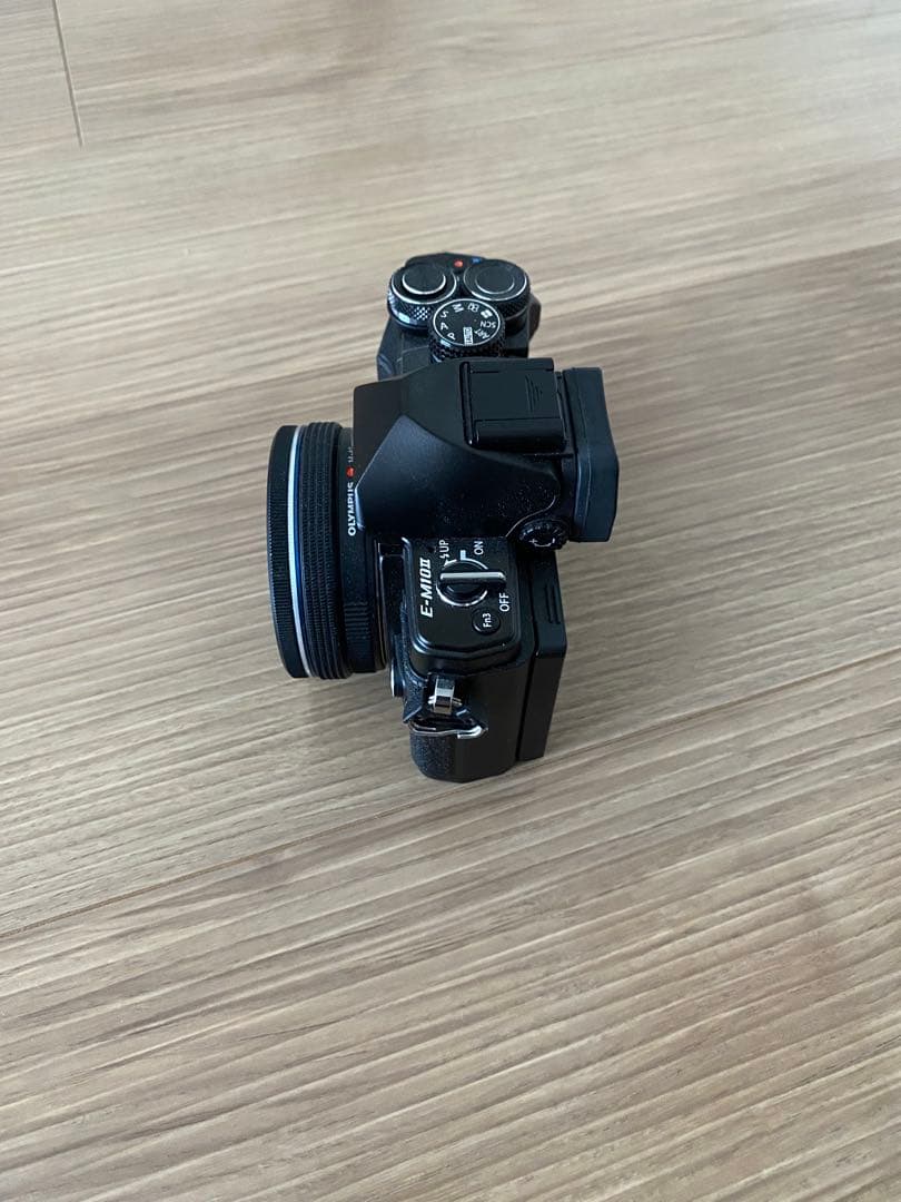 OLYMPUS OM-D E-M10 Mark II 本体 14-42mm