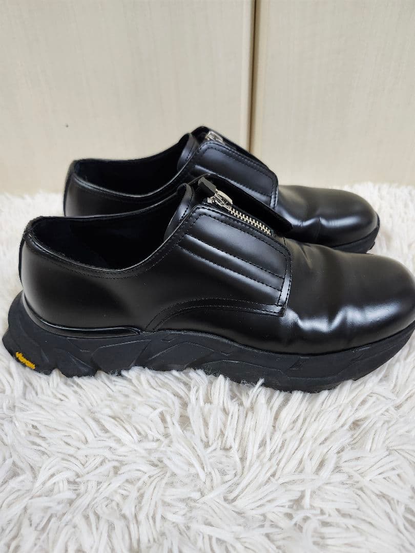 【美品】ZARA×vibram フロントジップレザーシューズ　ブラック