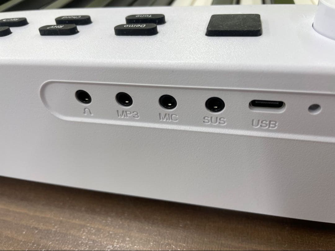 折りたたみ電子ピアノ　88鍵盤　充電タイプ　ホワイト