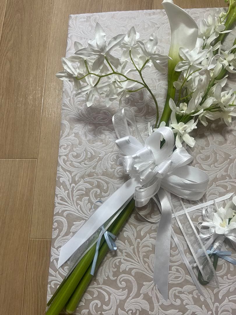 ウェディングブーケ　ブートニアセット アーティフィシャルフラワー　白