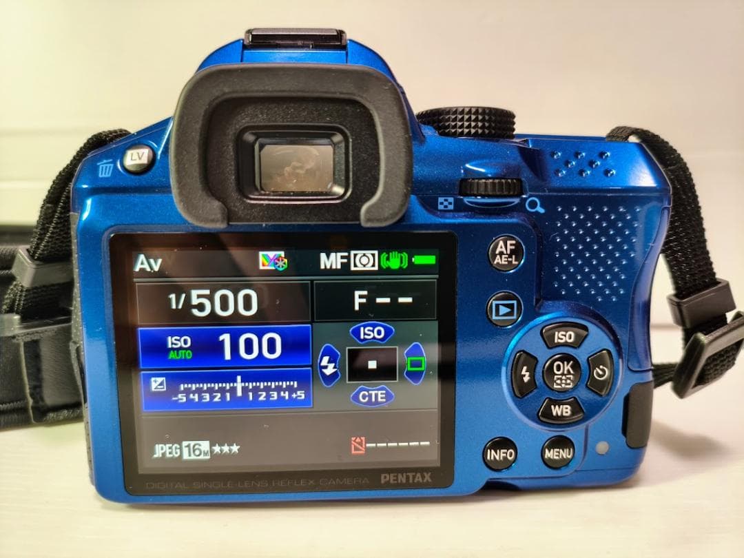 【黒死病対策】【内臓電池交換】PENTAX K-30 青 WRレンズ、充電器付