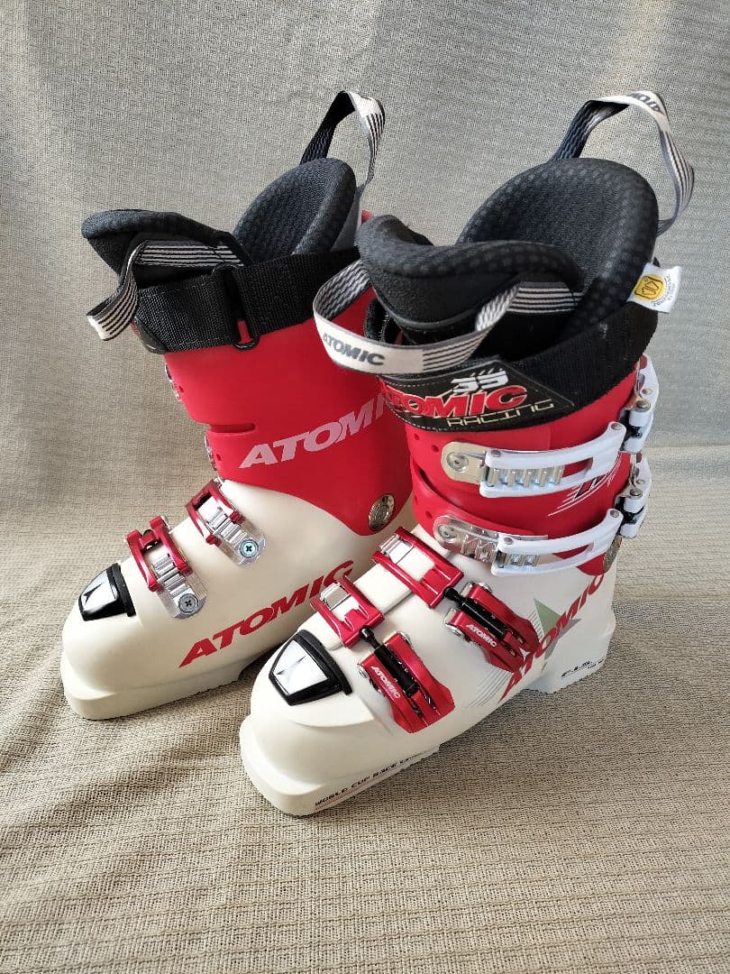 Atomic スキーブーツ 赤/白