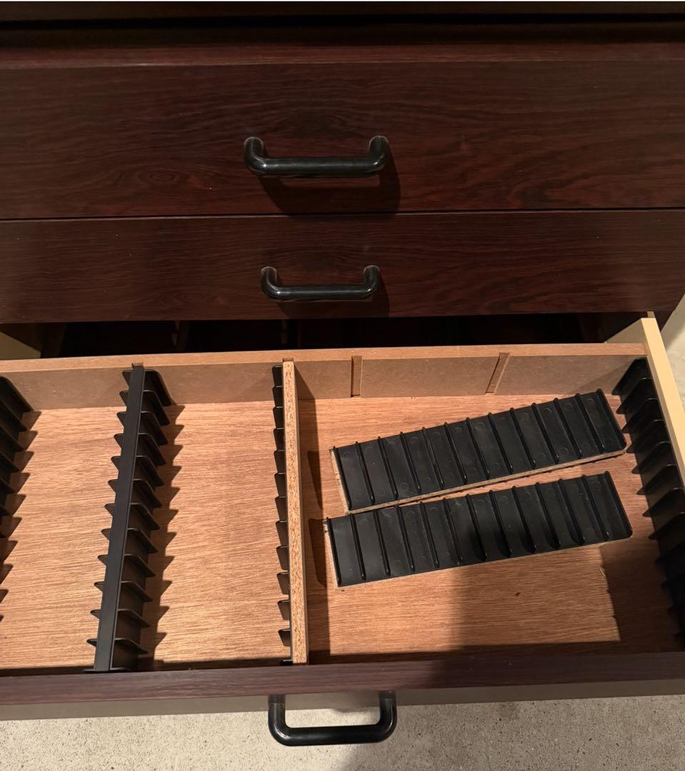 カセットテープ 収納棚　8段　上下分割　引き出し　ラック