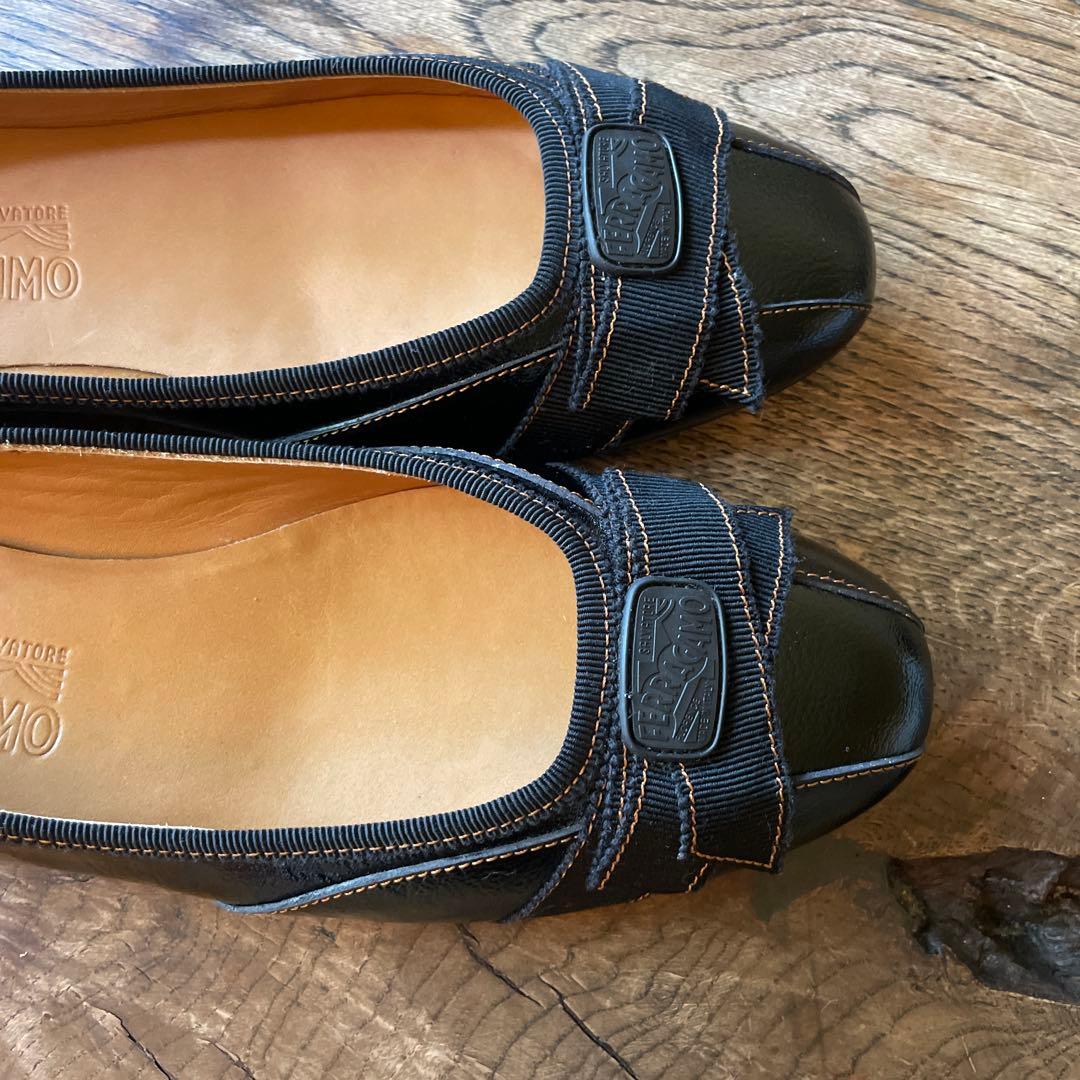 フェラガモ フラット　バレーシューズ　25.5