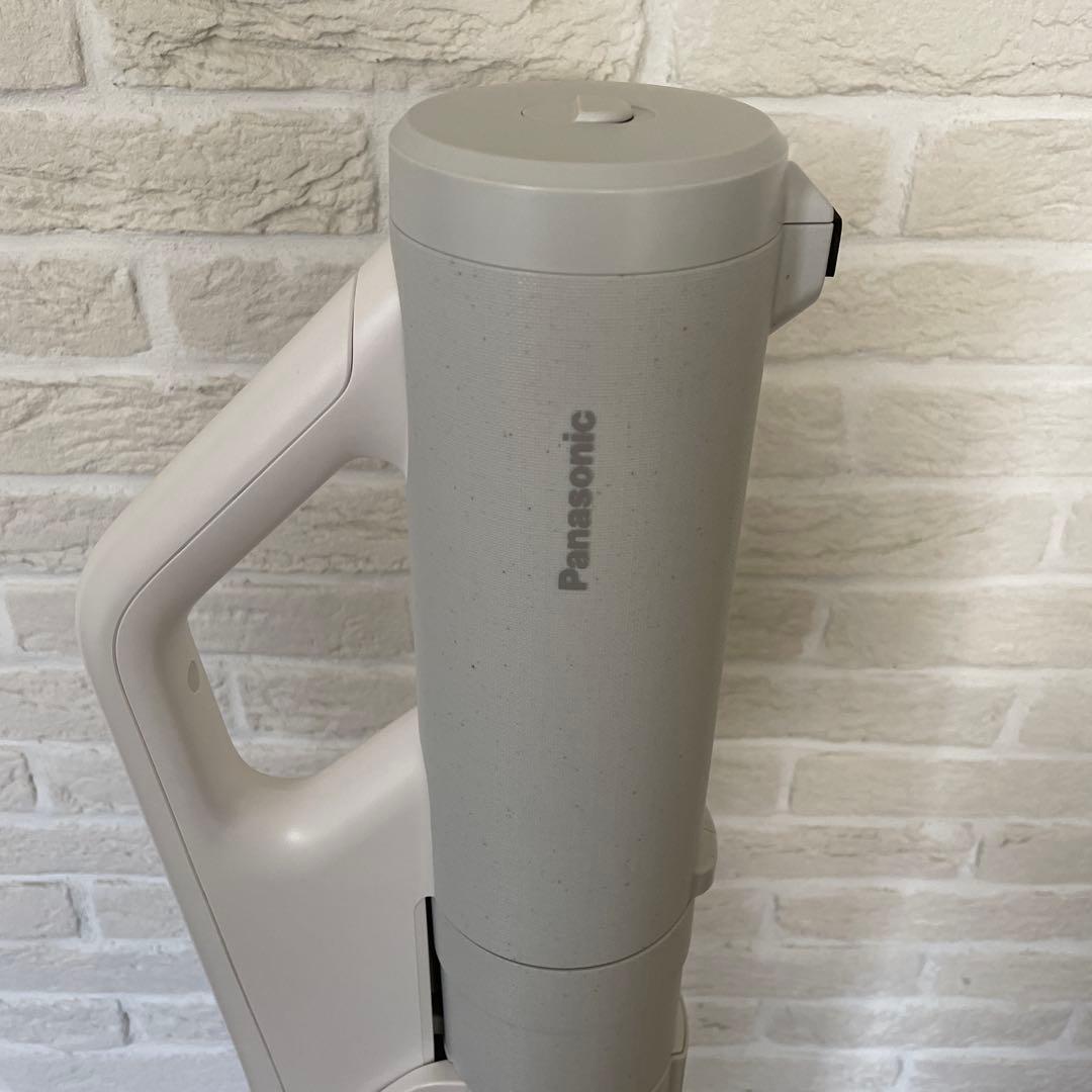 【2025年製】Panasonic 充電式掃除機　ホワイトMC-NX700K