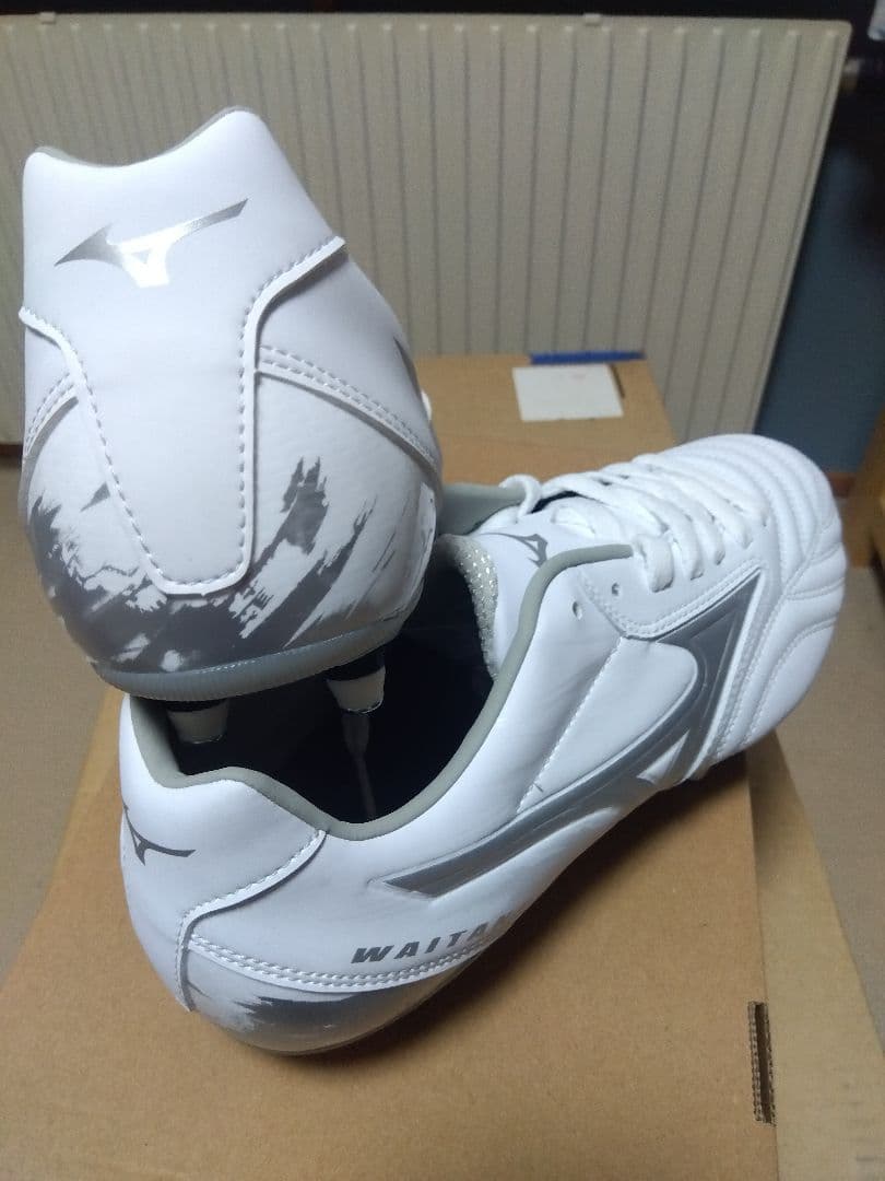 ラグビースパイク／28.5／白×シルバー／R1GA230003／新品・未使用品