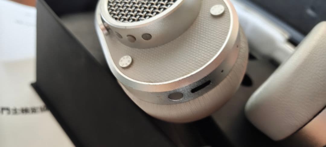 Master & Dynamic MH40 ワイヤレスヘッドホン