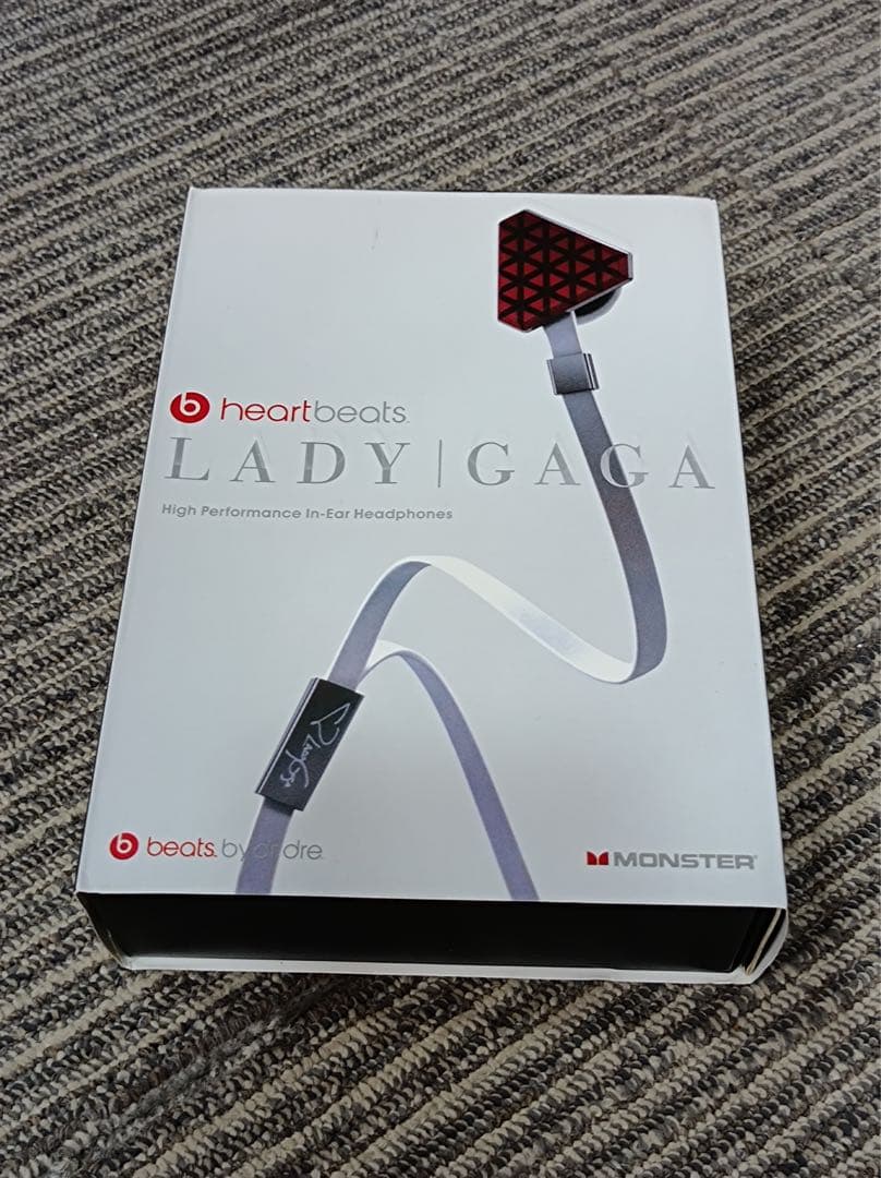八6039【未使用品】 heart beats LADY GAGA イヤホン