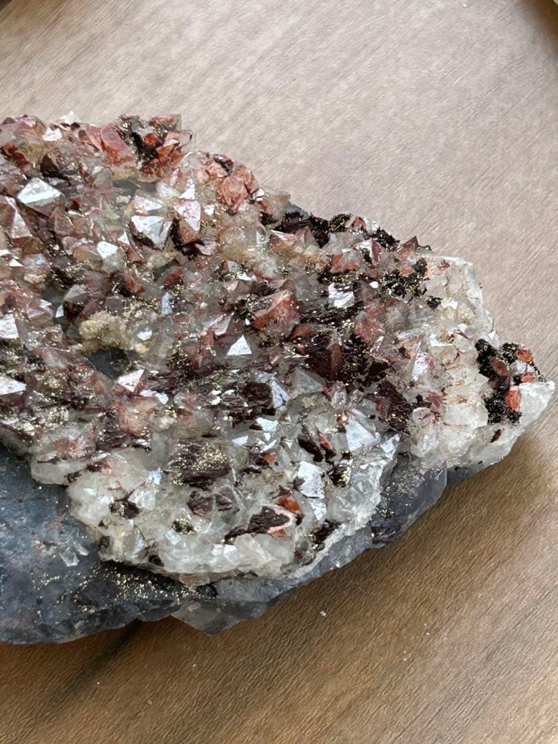 モロッコ産 ブルーフローライト × レッドクォーツパイライト共生 原石