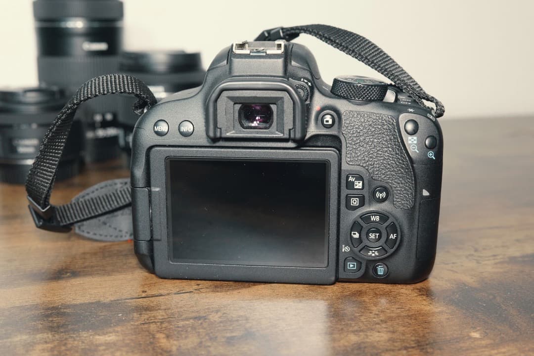 Canon EOS kiss X9i ダブルズームキット デジタル一眼レフカメラ