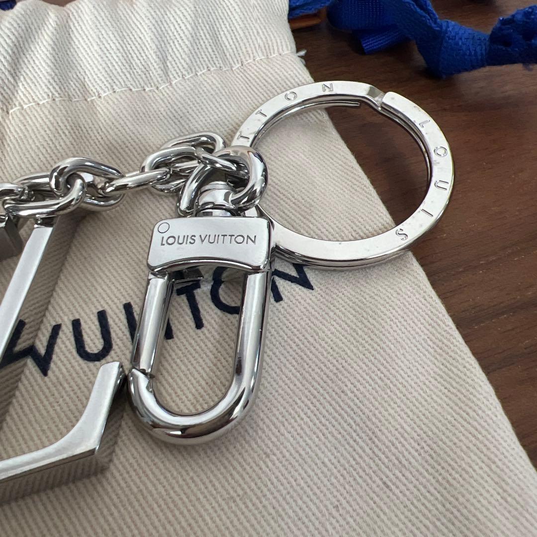 キーホルダー・LV イニシャル　ヴィトン　チャーム　キーホルダー