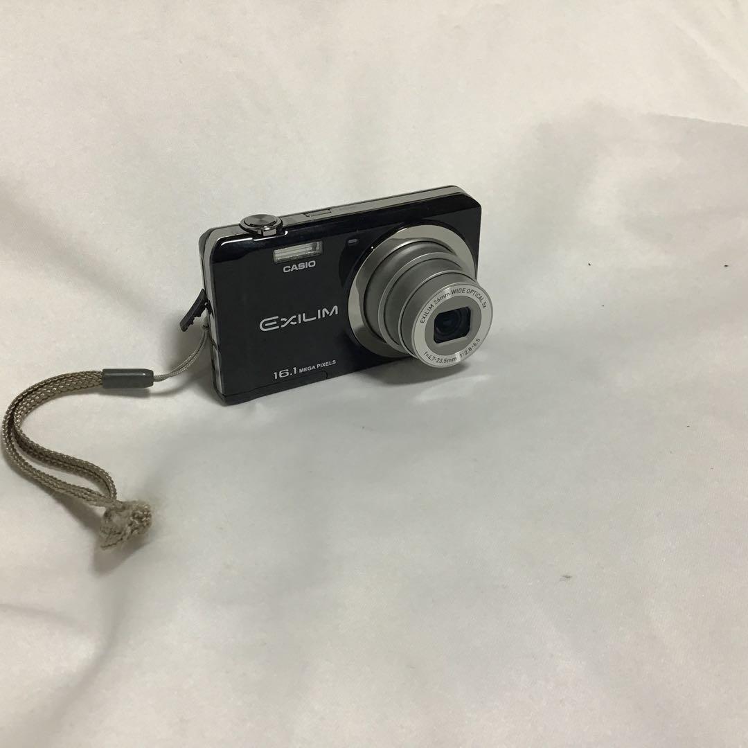 CASIOデジタルカメラ[数回の使用頻度] ケース(¥2000)＆三脚付属