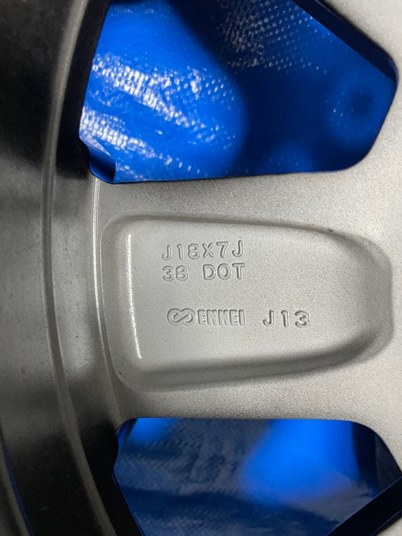 三菱デリカD5 シャモニー タイヤ ホイール【新車外し】1点ずつ出品　（1/4）