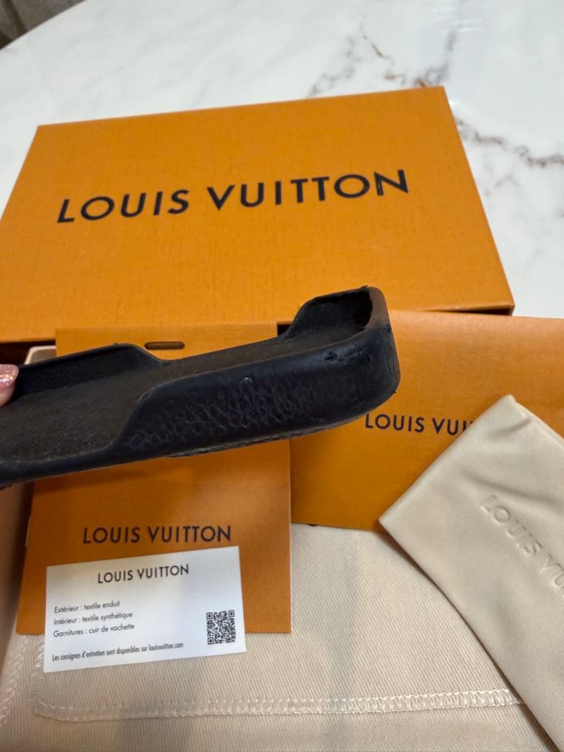 LOUIS VUITTON iPhone15pro用ケース レザー製