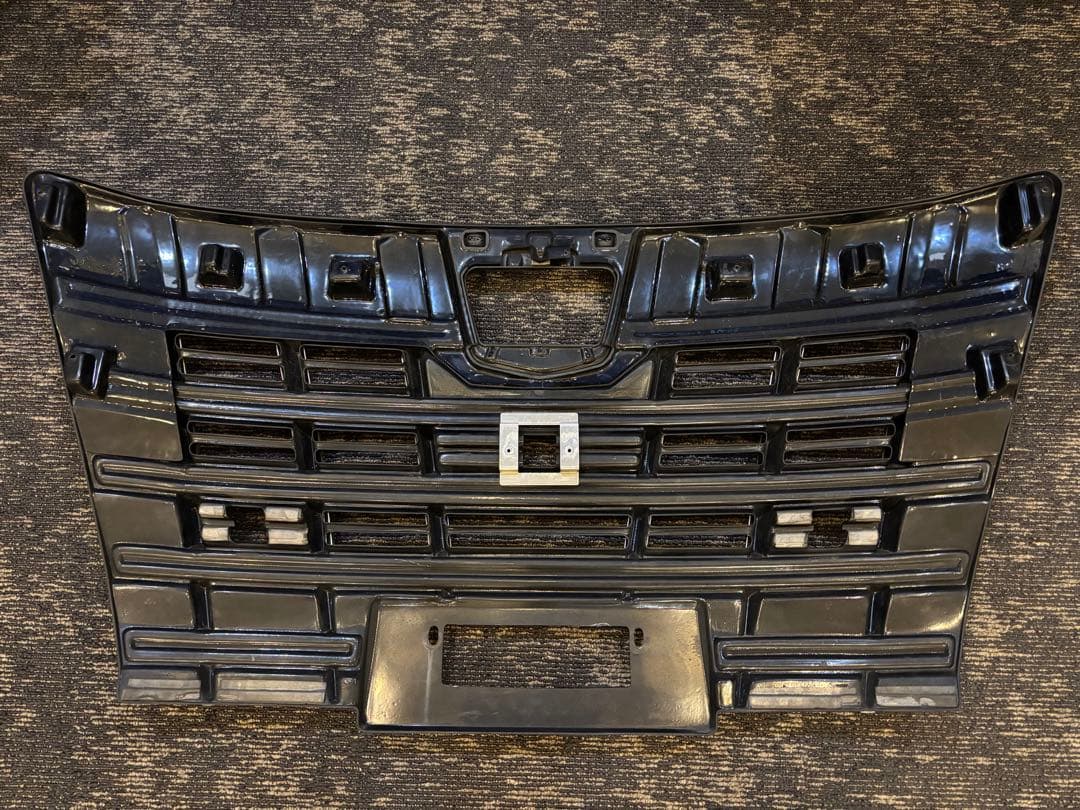 アルファード30系フロントグリル(縦グリルブラック塗装)