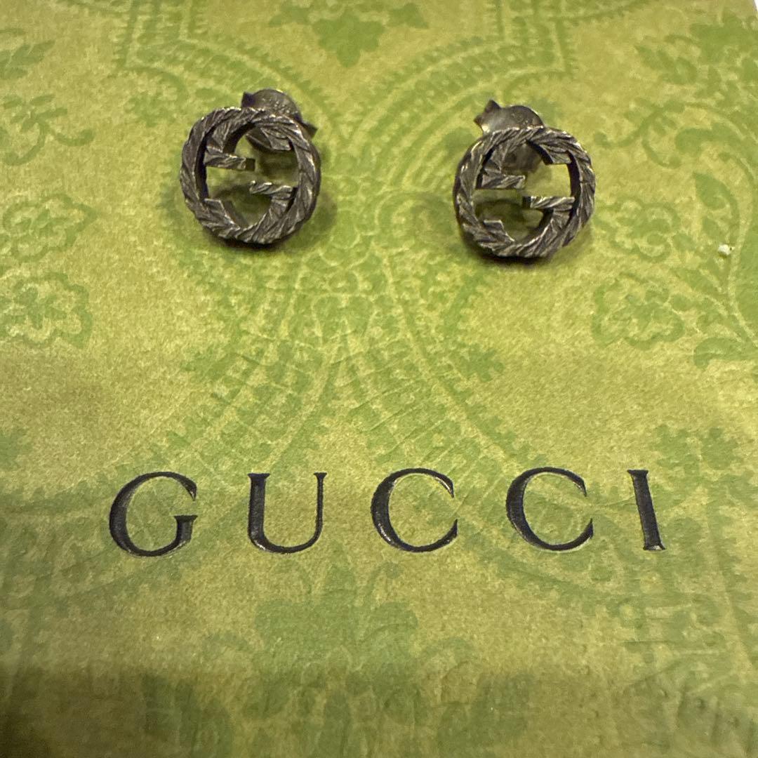 GUCCI スタッズピアス両耳