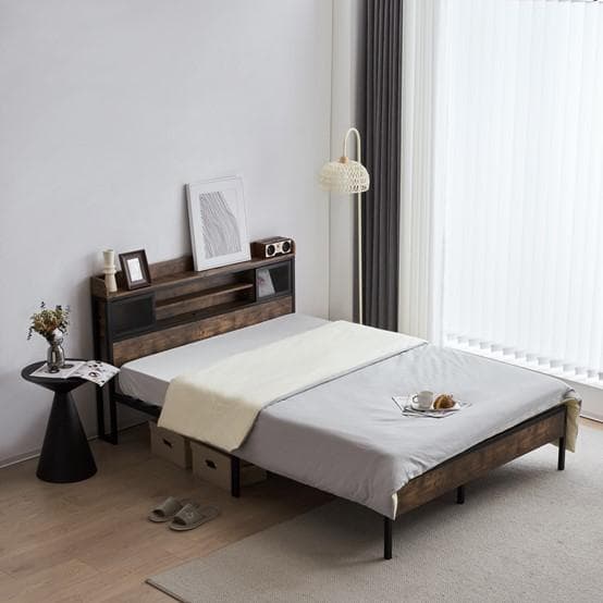 人気販売中！北欧風コンセント付きベッドフレーム　木製　ダブル（DOUBLE）
