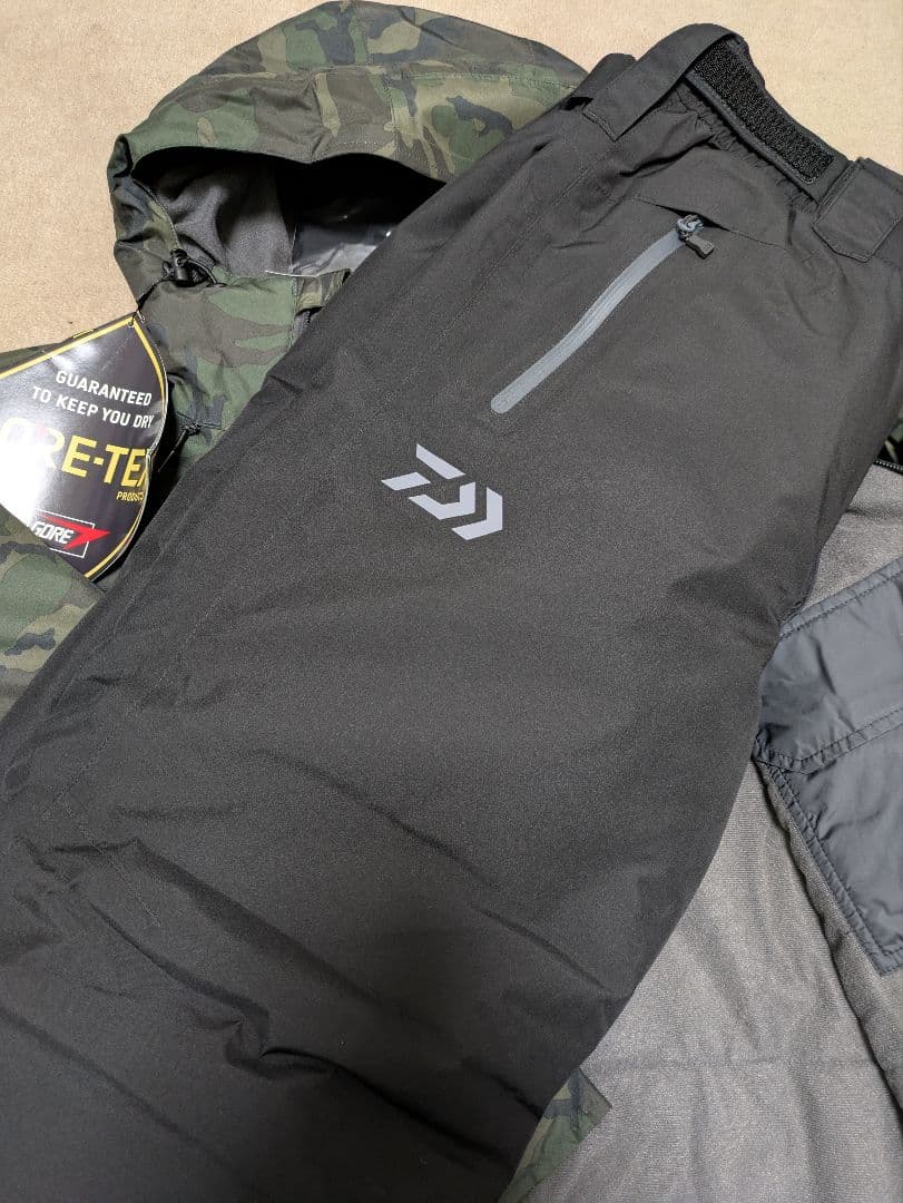 未使用 ダイワ　GORE-TEX ウィンター　フィッシングスーツ
