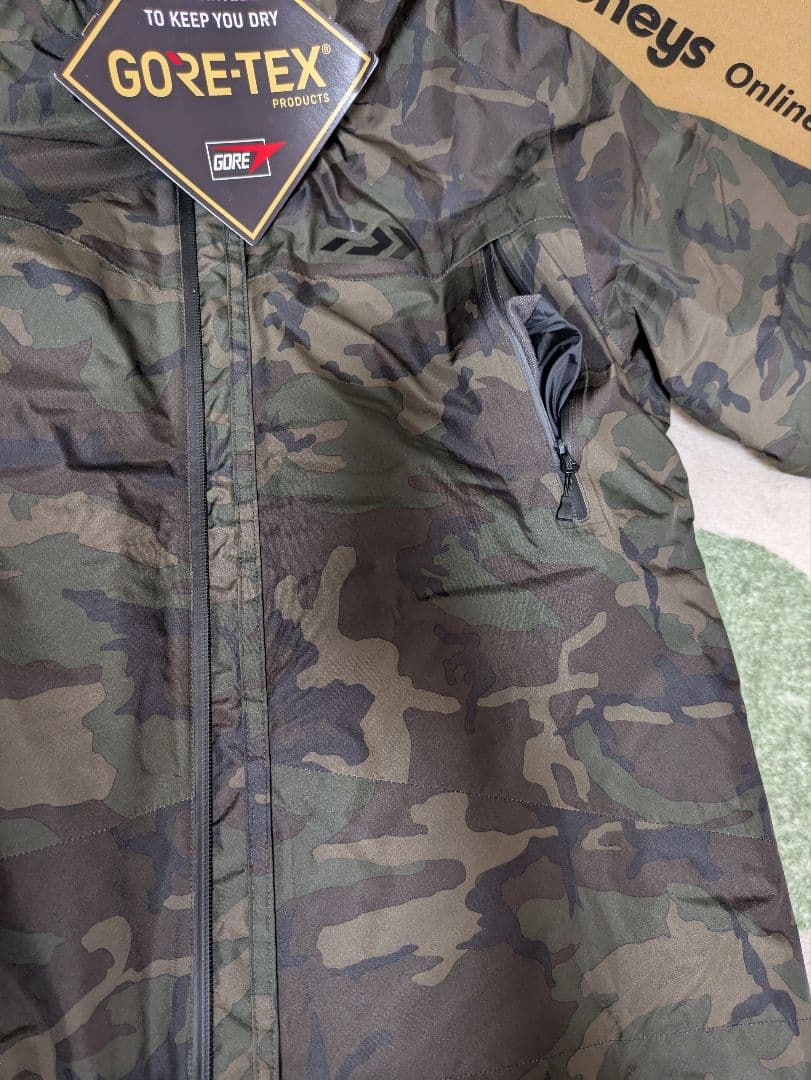 未使用 ダイワ　GORE-TEX ウィンター　フィッシングスーツ