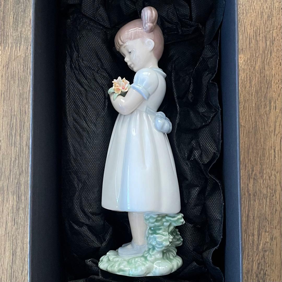 リヤドロ　「素敵なお花」 新品未使用