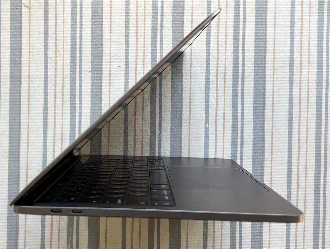 MacBook Pro 13インチCorei5 Touch Bar搭載 2018