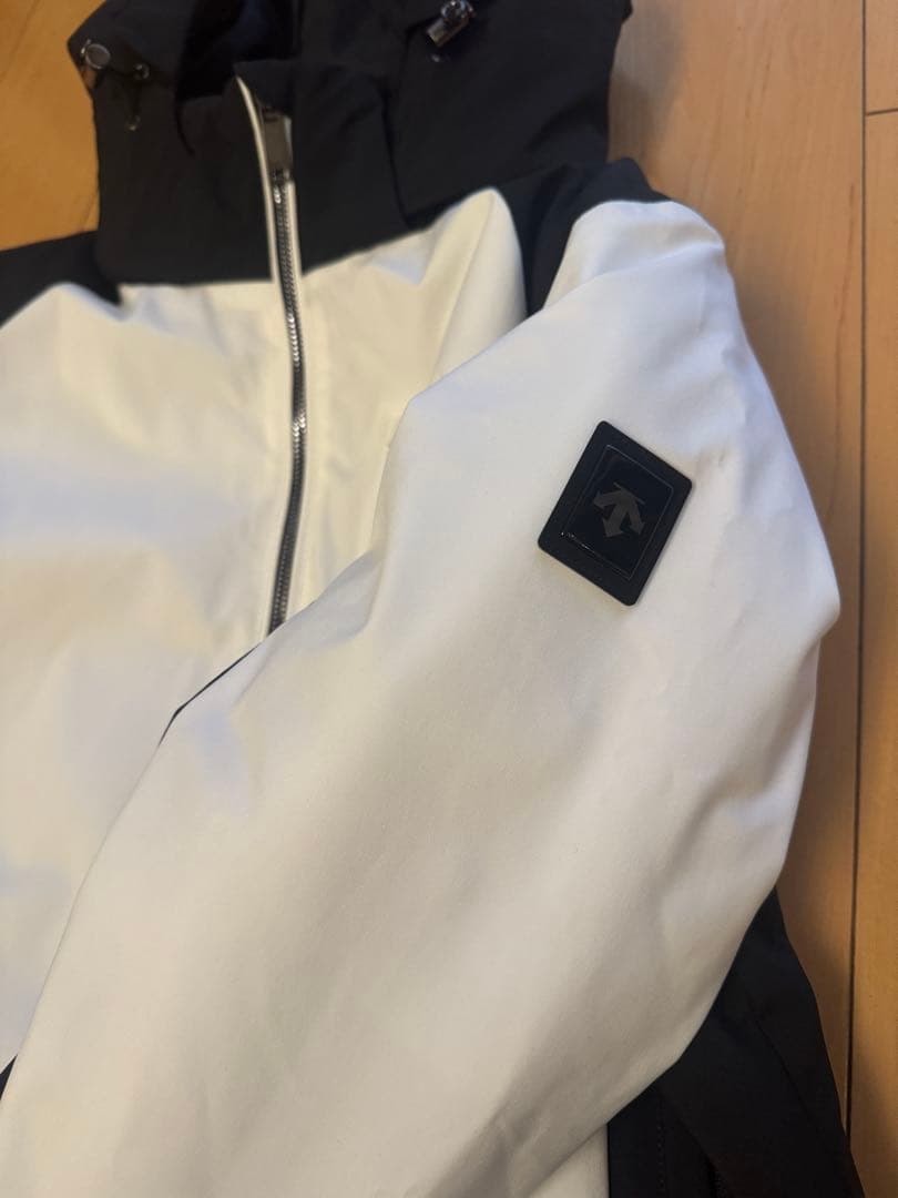 女性用スキーウェア ホワイト/ブラック デサント